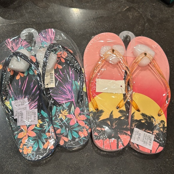 Aeropsotale Tropical Palms & Tropical Flowers Flip Flops Bundle - Picture 7 of 7